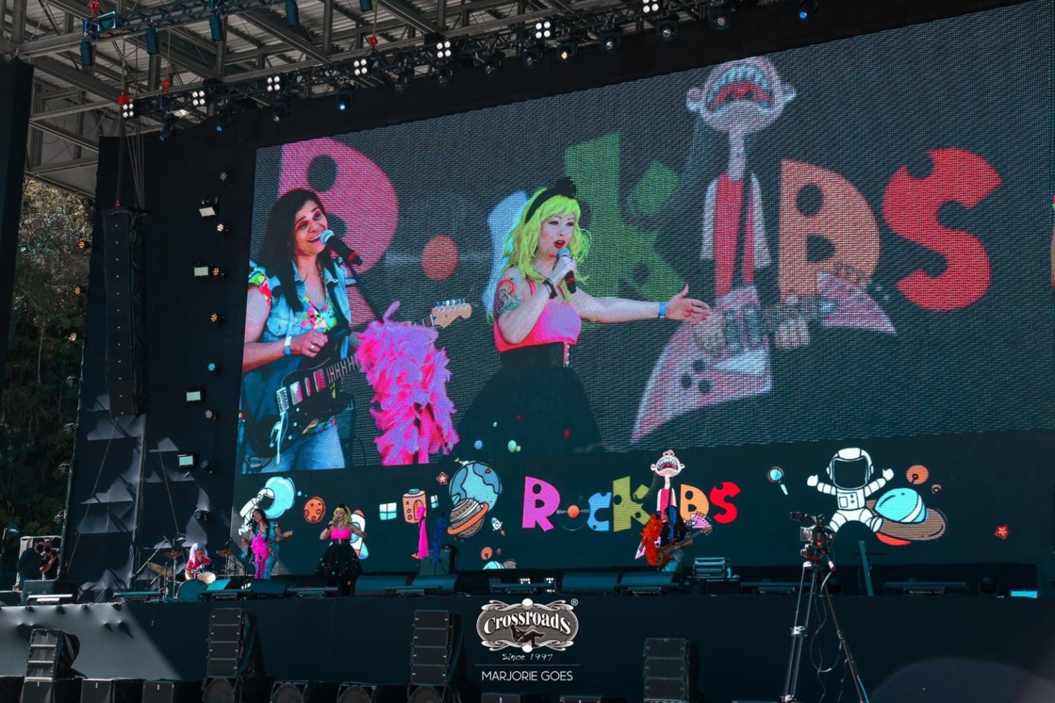 Show de rock em festa à fantasia neste sábado